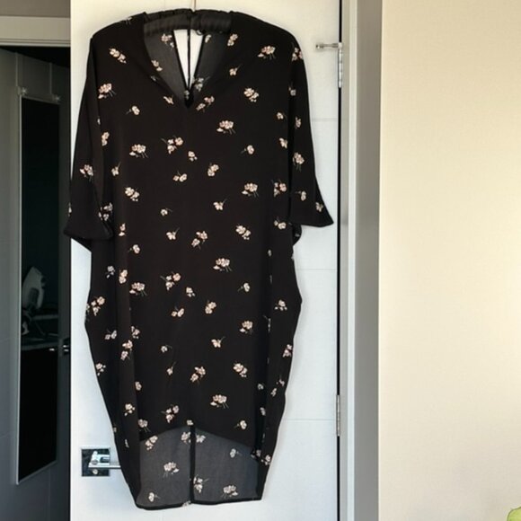 OAK + FORT Black Midi Dress with Pink Flower Print and Batwing Sleeves - Picture 5 of 6